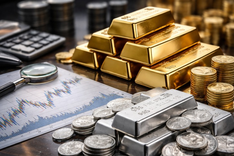 सोन्याचा दर ₹१.६० लाखांच्या खाली, चांदीत ₹३,६०० ची घसरण