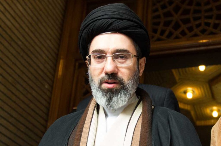 होर्मुज सामुद्रधुनी बंद करण्याचा इशारा