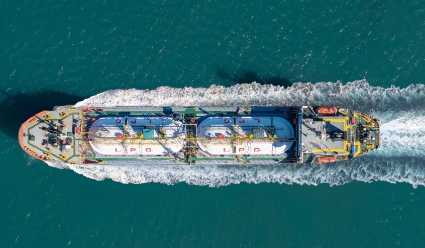 गुजरातमध्ये भारतीय जहाज ‘नंदा देवी’ सुरक्षित