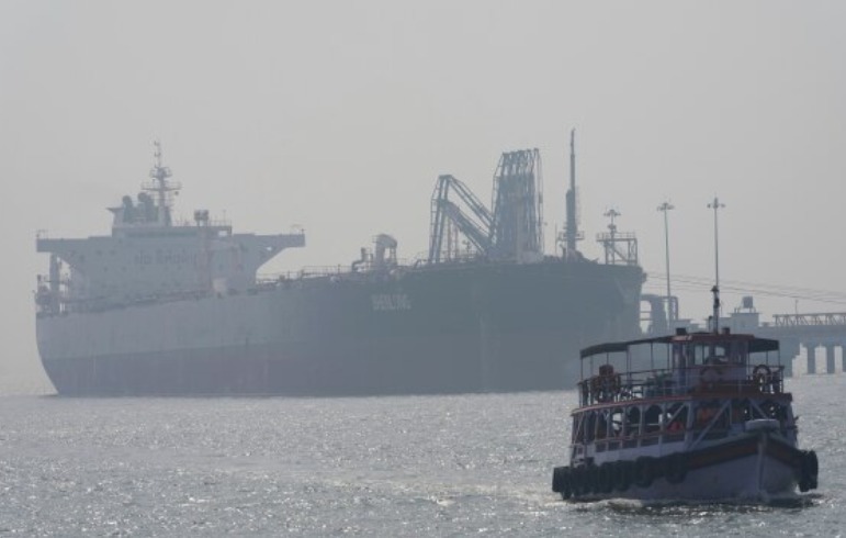 अमेरिकन निर्बंधांमध्ये दिलासा, रिलायन्सने इराणकडून ५० लाख बॅरल तेल खरेदी