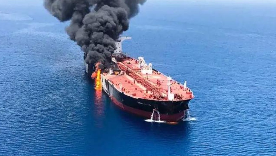 दुबईत तेल टँकरवर भीषण ड्रोन हल्ला