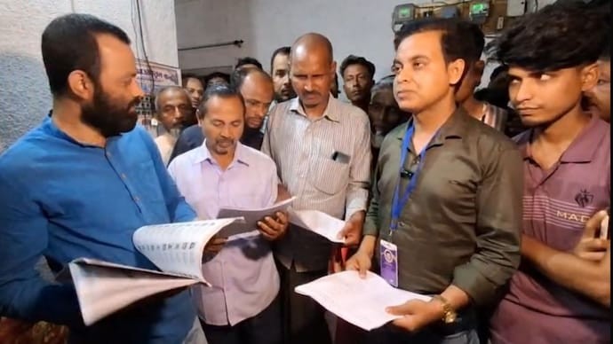 प. बंगालच्या बसीरहाटमधील मतदान यादीतून बीएलओसह ३४० मुस्लिम मतदारांना वगळले
