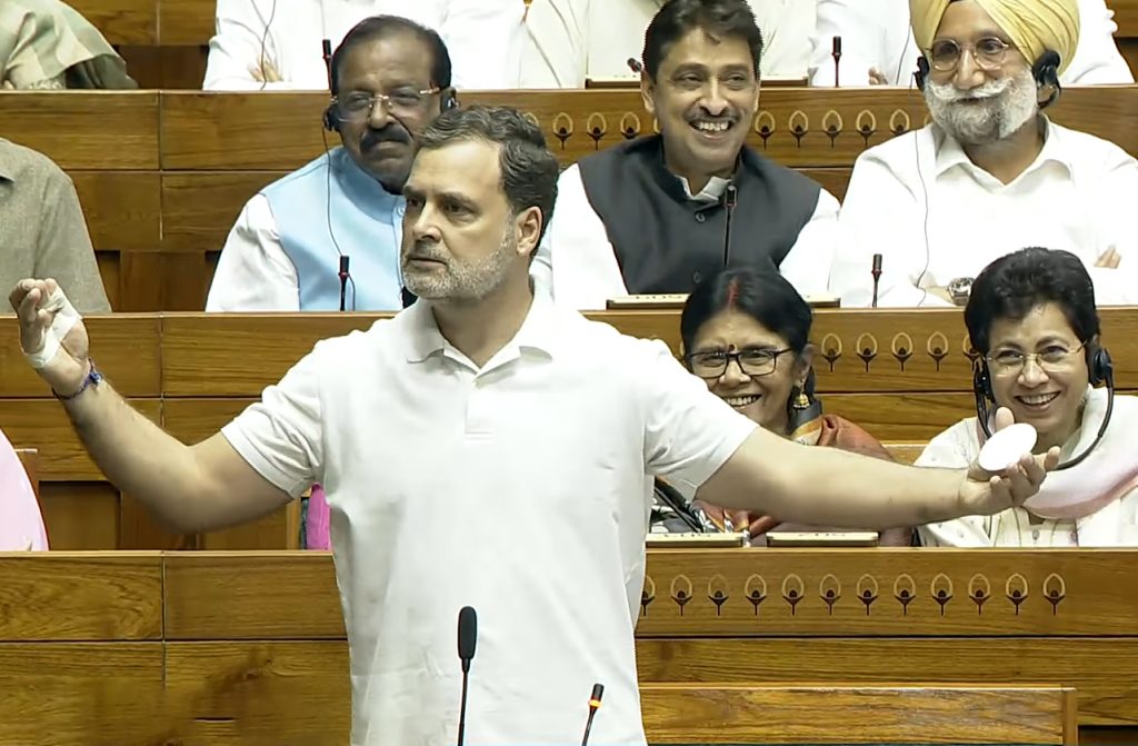 राहुल गांधींचे लोकसभेत ‘जादू’चे प्रयोग, भाजपाकडून टीका