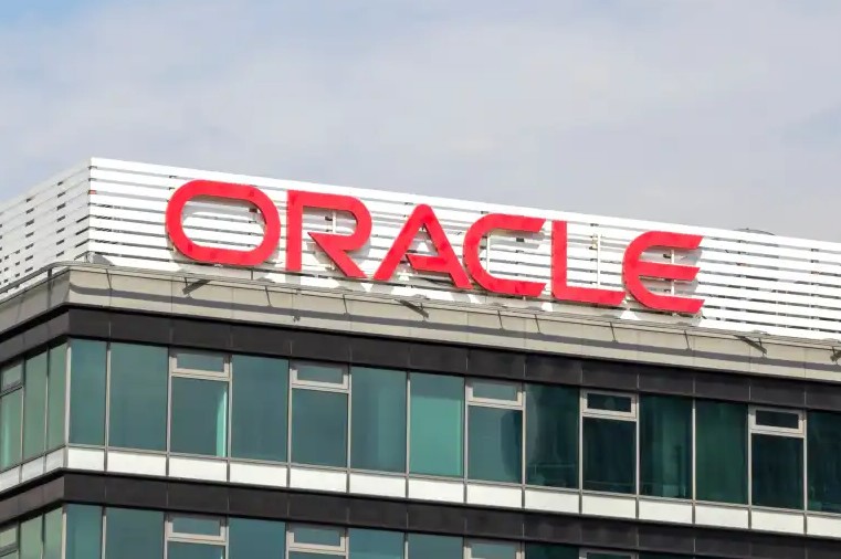 सकाळी ६ वाजता नोकरी गेल्याचा मेल; ओरेकलमध्ये ३०,००० कर्मचारी कपात
