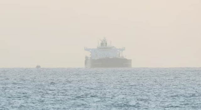 इराणहून भारताकडे तेल घेऊन येणारे जहाज अचानक चीनकडे वळले