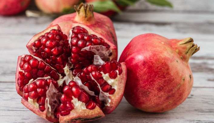 फक्त डाळिंबच नव्हे, त्याच्या सालीतही आहेत ‘हे’ औषधी गुण