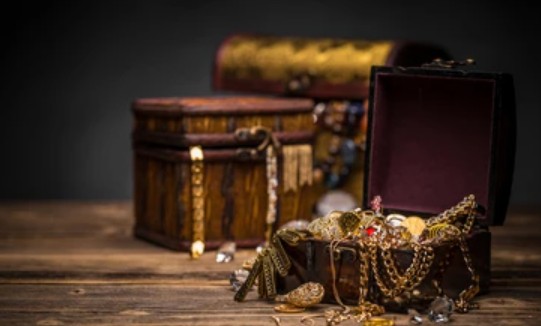 निजामकालीन दागिन्यांचे आमिष दाखवून घातला ५० कोटींचा गंडा