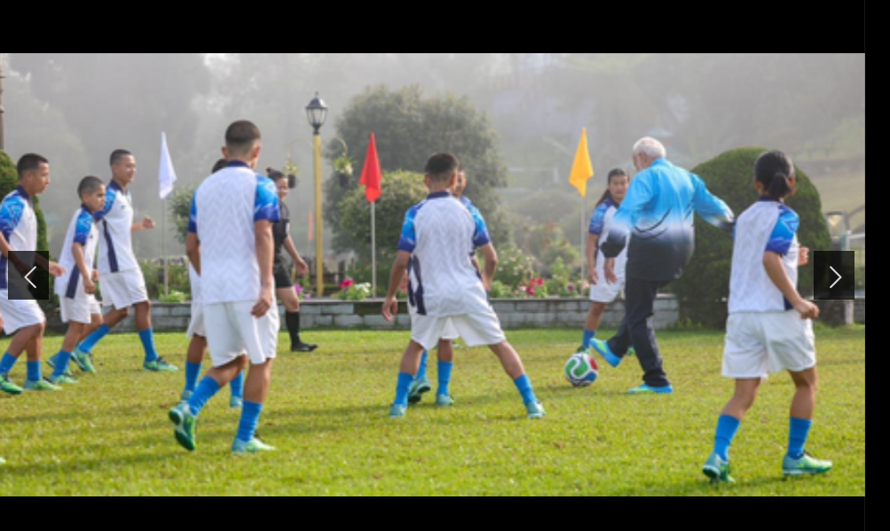 नन्ह्या मित्रांसोबत फुटबॉलचा आनंद; गंगटोकमध्ये पंतप्रधान मोदींचा खास क्षण