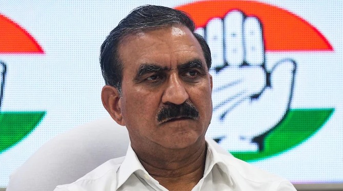 न्यायव्यवस्थेला दाखवला ठेंगा; हिमाचल सरकारला १० लाखांचा दंड