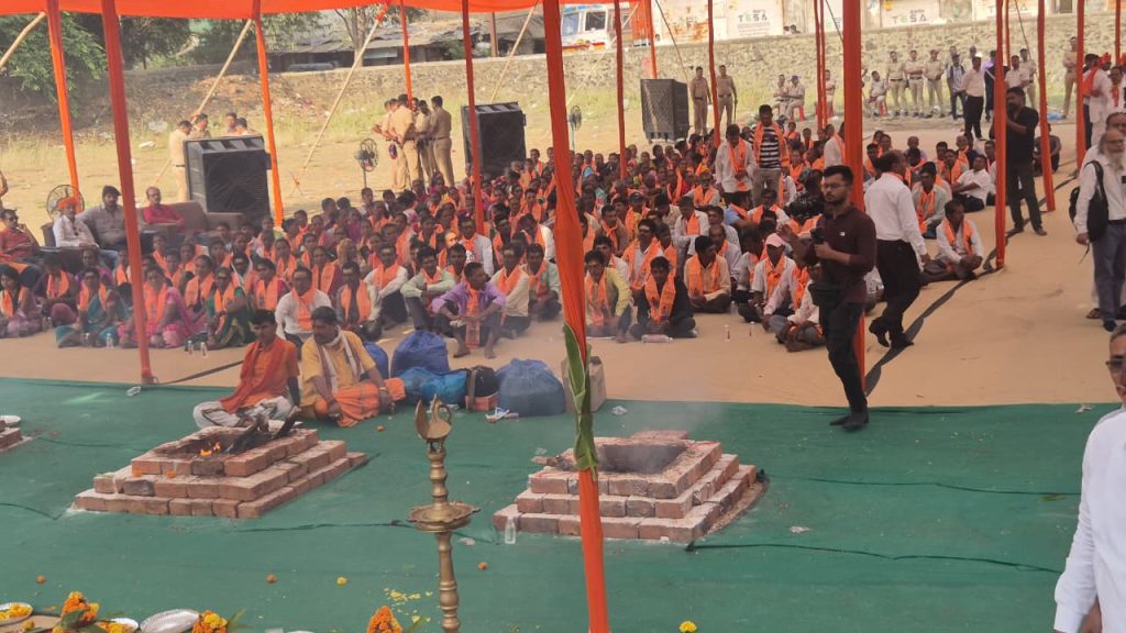 पालघरमध्ये २५१ आदिवासी कुटुंबांची हिंदू धर्मात ‘घरवापसी’