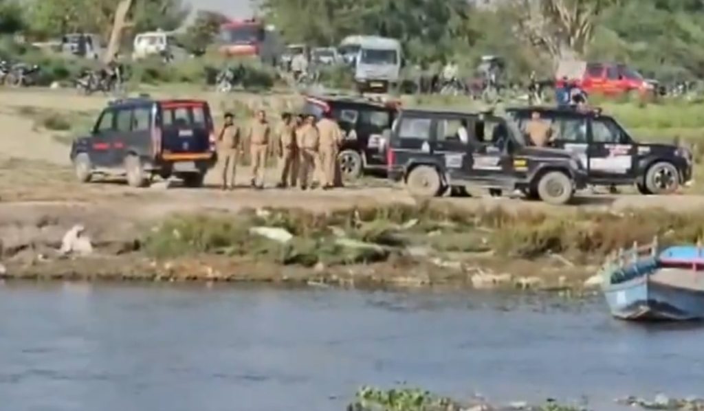 मथुरेत भीषण बोट दुर्घटना! पुलाला धडकून बोट उलटली; ९ जणांचा मृत्यू