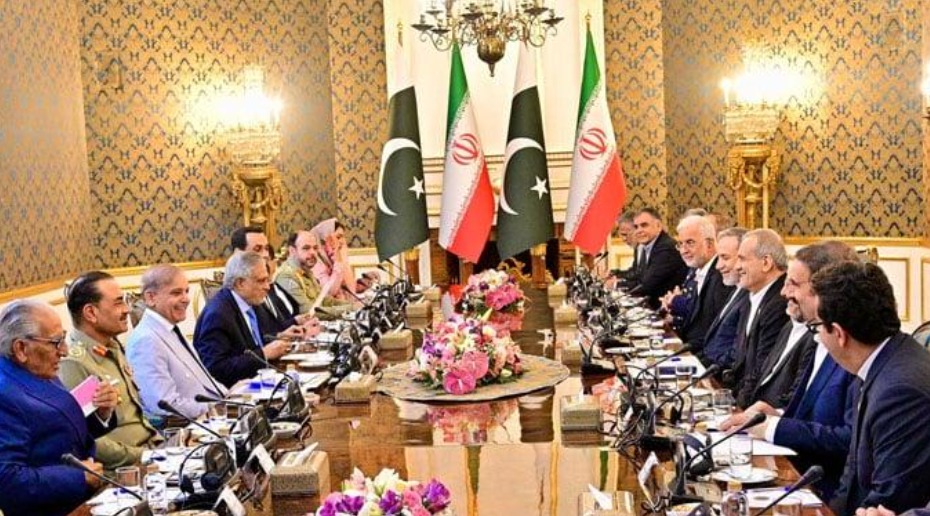 अमेरिका–इराण चर्चा इस्लामाबादमध्ये; कोणत्या मुद्द्यांवरून दोन्ही देश आमनेसामने?