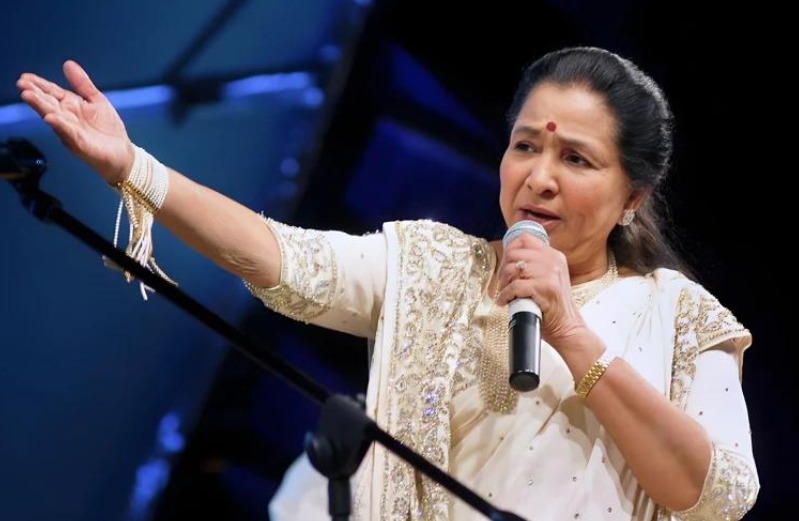 ‘आशा भोसले यांच्या निधनामुळे संगीताच्या दुनियेत मोठी पोकळी’