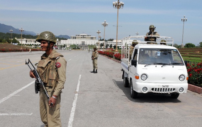 इस्लामाबादमध्ये हाय अलर्ट:  मोठी हॉटेल्स बंद, वाहतूक ठप्प