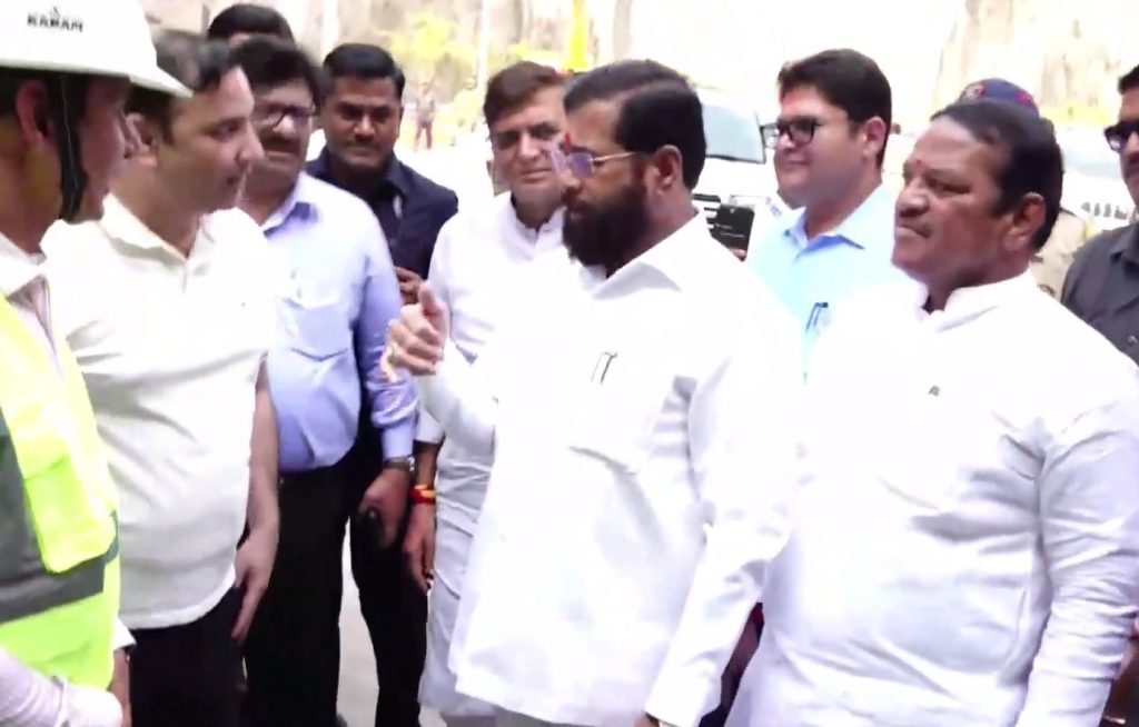 मुंबई–पुणे ‘मिसिंग लिंक’ पूर्ण; एकनाथ शिंदे यांनी केली पाहणी