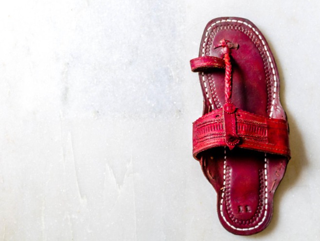 प्राडाचा यू-टर्न; कोल्हापुरीला मिळाला जागतिक मंच