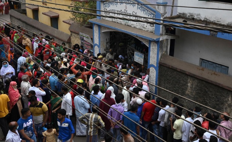 भवानीपूरमध्ये टीएमसीच्या गुंडांविरोधात जनतेचा संताप