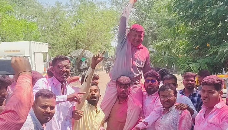 मस्साजोग निवडणुकीत दिवंगत सरपंच संतोष देशमुख यांच्या पत्नीचा पराभव