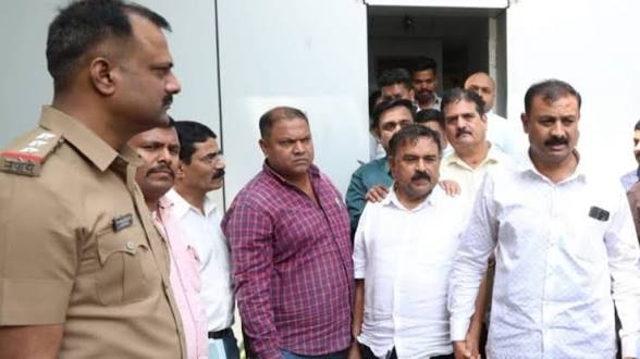 खरातच्या व्हिडीओची विक्री, महाराष्ट्र सायबर सेल कडून गुन्हा