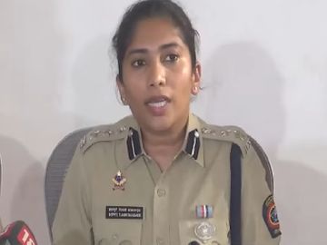 कुटूंबातील सदस्याच्या मृत्यूची भीती दाखवून खरात फसवत असे!