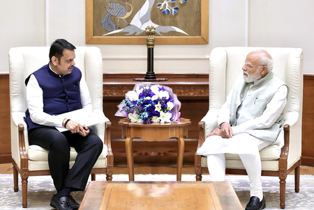 मुख्यमंत्री फडणवीसांनी घेतली पंतप्रधान मोदींची भेट