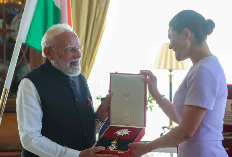 पंतप्रधान मोदींचा ‘रॉयल ऑर्डर ऑफ पोलर स्टार – कमांडर ग्रँड क्रॉस’ पुरस्काराने सन्मान