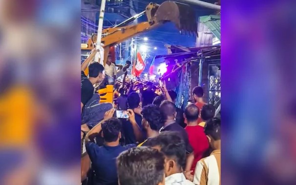 कोलकातामधील टीएमसी कार्यालयावर बुलडोझर कारवाई