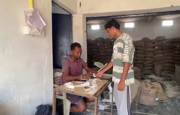 छत्तीसगडमधील नक्षलमुक्त पोलमपल्लीमध्ये कायमस्वरूपी रेशन दुकान सुरू!