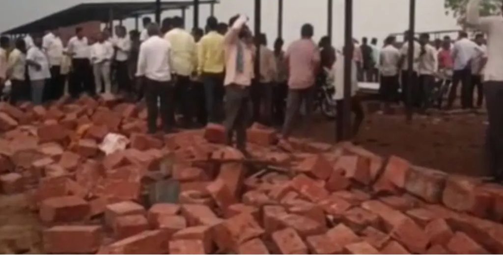 सांगलीत मंदिराची भिंत कोसळून सहाजणांचा मृत्यू