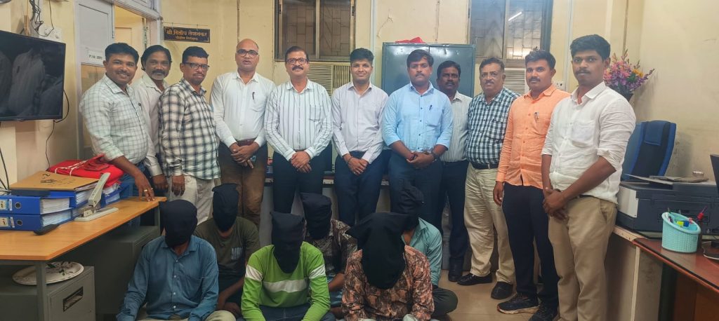 लोन ॲपच्या जाळ्यात अडकवून खंडणी उकळणारी टोळी गजाआड