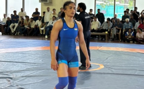 ट्रायलमध्ये मीनाक्षीकडून पराभवानंतर विनेश फोगट स्पर्धेबाहेर
