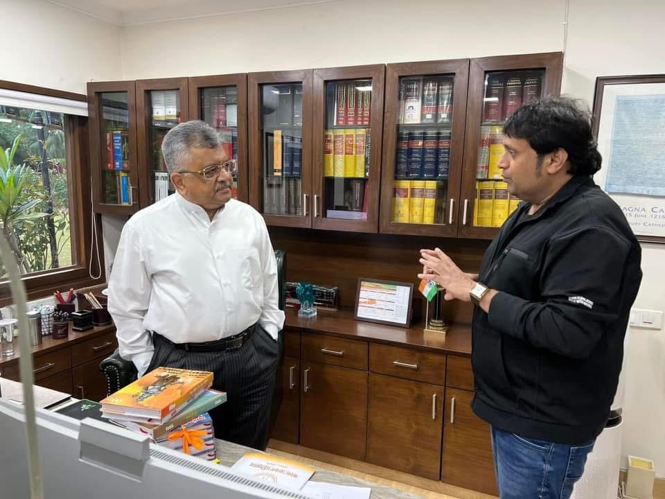 धारधार युक्तिवाद करणारा, संवेदनशील माणूस…