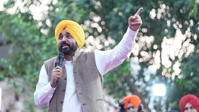 मुख्यमंत्री मान यांच्या ओएसडीशी संबंधित छापे; रोकड भरलेल्या दोन बॅगा जप्त