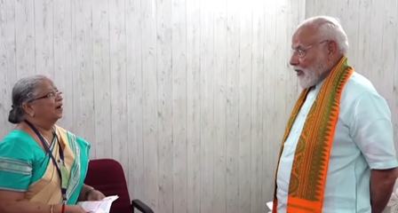 सैनिकांसाठी ४० लाख रुपये जमा करणाऱ्या शिक्षिकेचा मोदींकडून गौरव
