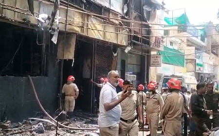 दिल्लीतील मालवीय नगरमधील रेस्टॉरंटला आग; २२ जणांचा मृत्यू