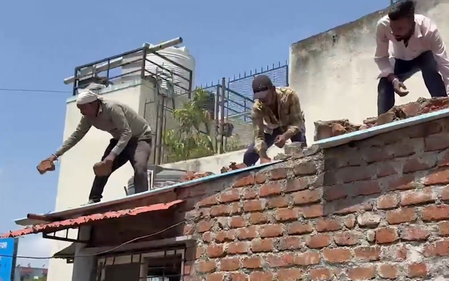 पुणे बनावट दारू प्रकरणातील आरोपीच्या घरावर बुलडोझर