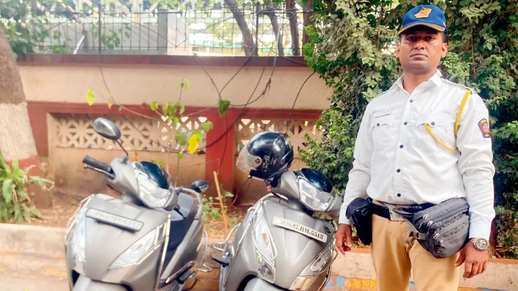दंड टाळण्यासाठी वापरत होता दुसऱ्या स्कूटरचा नंबर