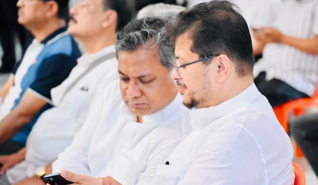बनावट सही प्रकरणावर भाष्य करणाऱ्या तृणमूलच्या दोन आमदारांची हकालपट्टी