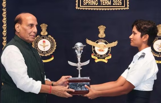 दिव्यांशी सिंग बनणार भारतीय हवाई दलातील पहिल्या महिला कमिशन्ड अधिकारी