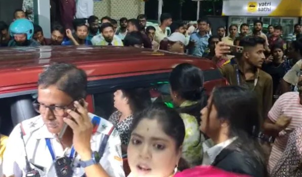 कोलकाता विमानतळावर तृणमूल-भाजपचे कार्यकर्ते भिडले