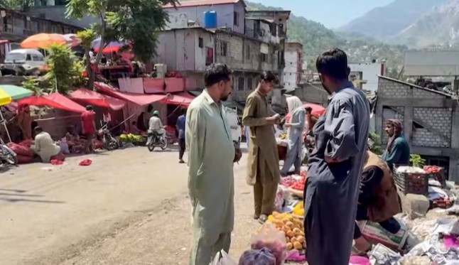पीओकेमध्ये आंदोलन चिघळले; पाकिस्तानने अन्न, इंधन, औषधांचा पुरवठा रोखला?