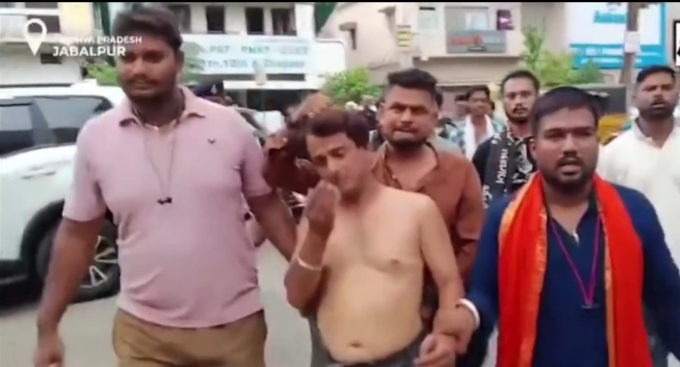 दंतचिकित्सक सय्यद इशाक बनला राजकुमार, फसवले हिंदू मुलींना