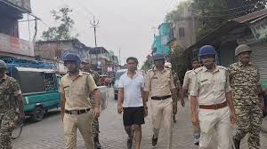 पश्चिम बंगालच्या ‘पुष्पा’ला पोलिसांनी हाफ पँटमध्ये फिरवले