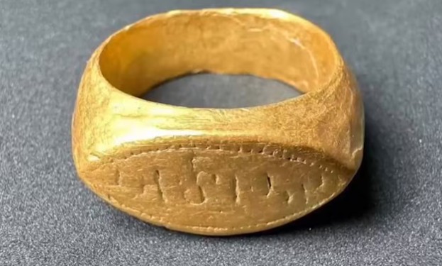 थायलंडमध्ये सापडली २ हजार वर्षे जुनी भारतीय ब्राह्मी लिपी असलेली सोन्याची अंगठी