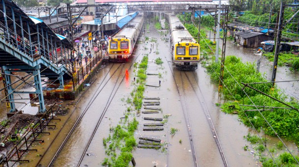 दोन दिवसांच्या पावसानंतर मुंबईला उसंत; जनजीवन अजूनही मंदावलेले