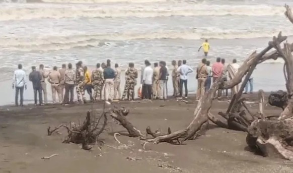 अर्नाळा समुद्रकिनाऱ्यावर चार अल्पवयीन मुले बुडाली; दोघं सुखरूप