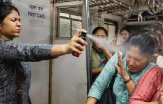मुंबई लोकलमध्ये ‘सीट वॉर’चा कळस; महिला डब्यात पेपर स्प्रे फवारला
