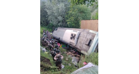 अमरनाथ यात्रेवरून परतणारी बस गांदरबलमध्ये उलटली