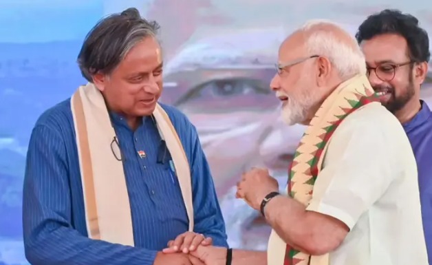 मोदींच्या नेतृत्वाचे शशी थरूरांकडून पुन्हा कौतुक