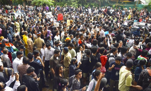दिल्लीच्या आंदोलनाचे लोण मुंबईपर्यंत